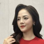 Mỹ nhân Việt được Bộ Quốc Phòng khen thưởng: Đóng tận 5 phim top 1 rating cả nước, nhan sắc thăng hạng dữ dội 567677418102385830127846625834016710255012211n 1765518661604 17655186618801030699042 92 0 857 1462 crop 1765518696487226951029jpg