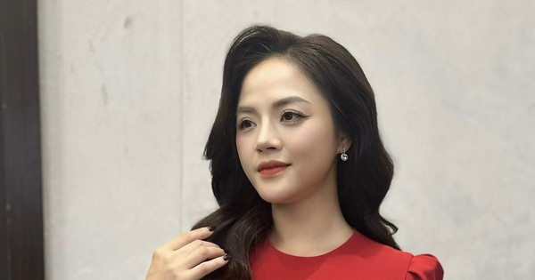 Mỹ nhân Việt được Bộ Quốc Phòng khen thưởng: Đóng tận 5 phim top 1 rating cả nước, nhan sắc thăng hạng dữ dội 567677418102385830127846625834016710255012211n 1765518661604 17655186618801030699042 92 0 857 1462 crop 1765518696487226951029jpg