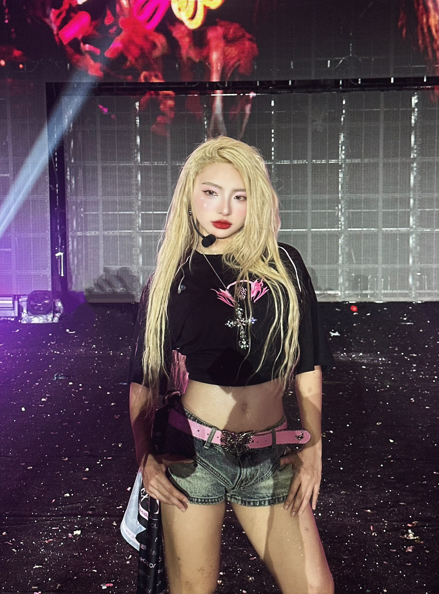 Bắt gặp Em Xinh MaiQuinn vẫn lẻ bóng, diện mạo sau sân khấu gây chú ý- Ảnh 6.