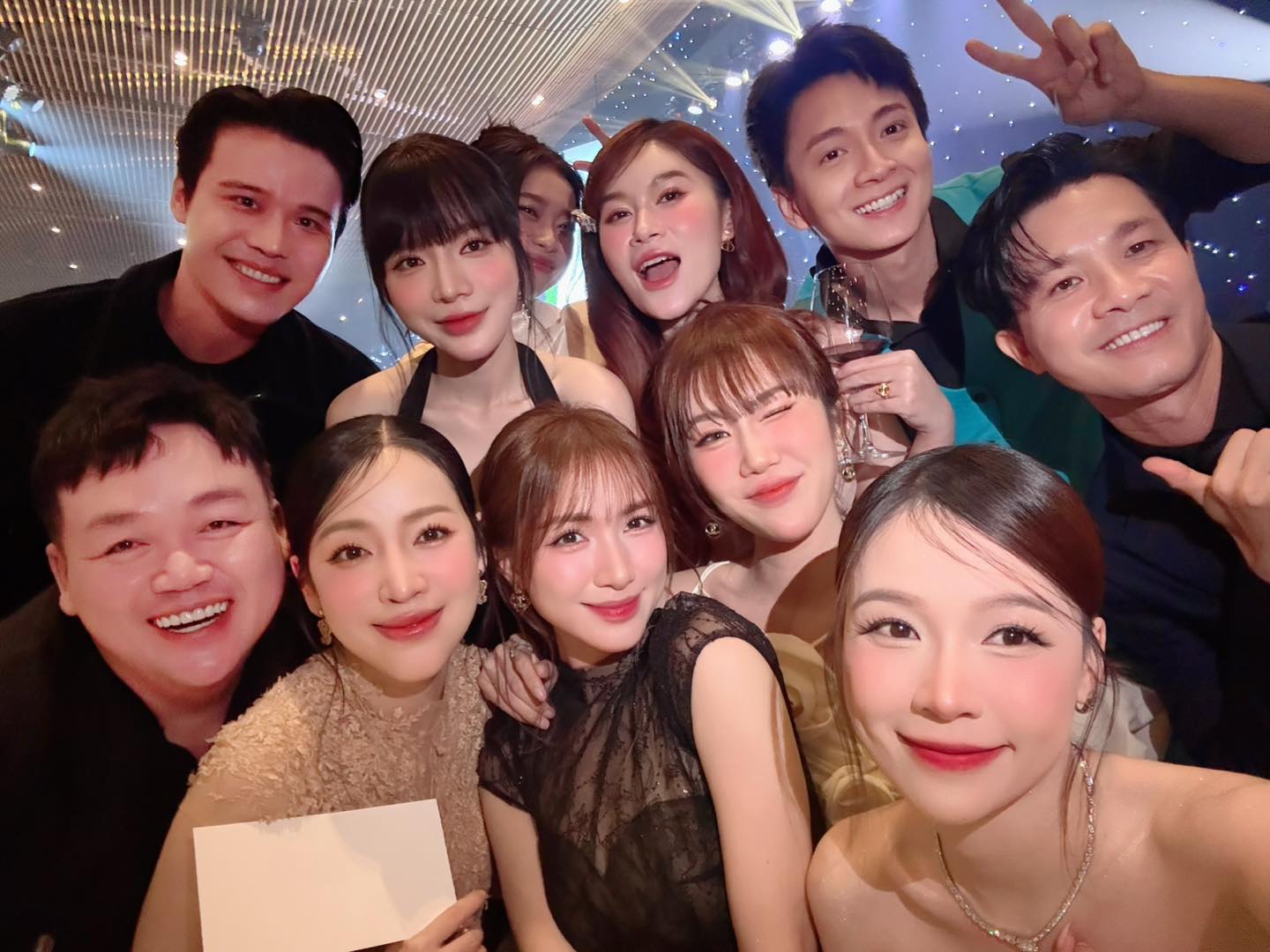 Lộ tin nhắn Hòa Minzy muốn ngủ cùng 2 đêm với một người, danh tính gây tò mò- Ảnh 4.