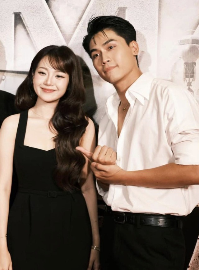 Cặp sao Vbiz công khai tình tứ khắp MXH: Cả đôi đẹp sang dữ dội, visual như đắp nguyên tảng kim cương- Ảnh 1.