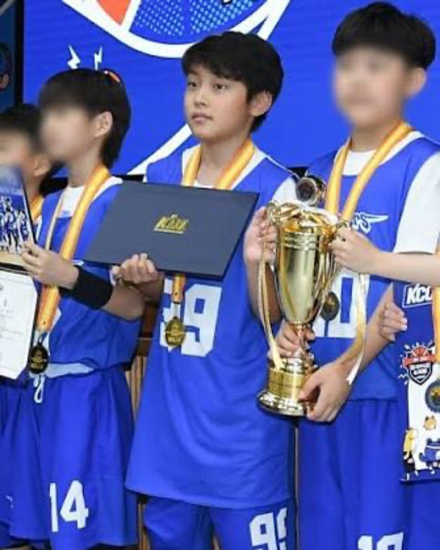 Hình ảnh gây sửng sốt về nhan sắc con trai Lee Byung Hun và mỹ nhân Vườn Sao Băng- Ảnh 3. Hình ảnh gây sửng sốt về nhan sắc con trai Lee Byung Hun và mỹ nhân Vườn Sao Băng- Ảnh 3.