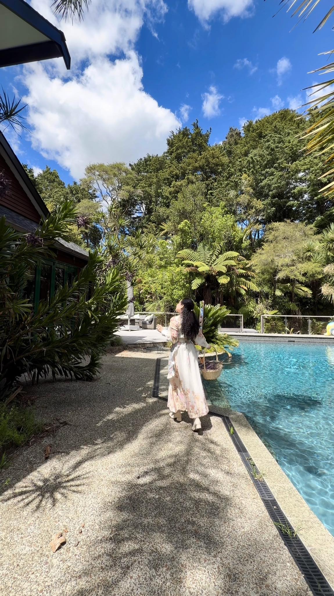 Đại gia châu Âu si mê nữ nghệ sĩ Việt cao 1m5, cung phụng như bà hoàng- Ảnh 5. Đại gia châu Âu si mê nữ nghệ sĩ Việt cao 1m5, cung phụng như bà hoàng- Ảnh 5.