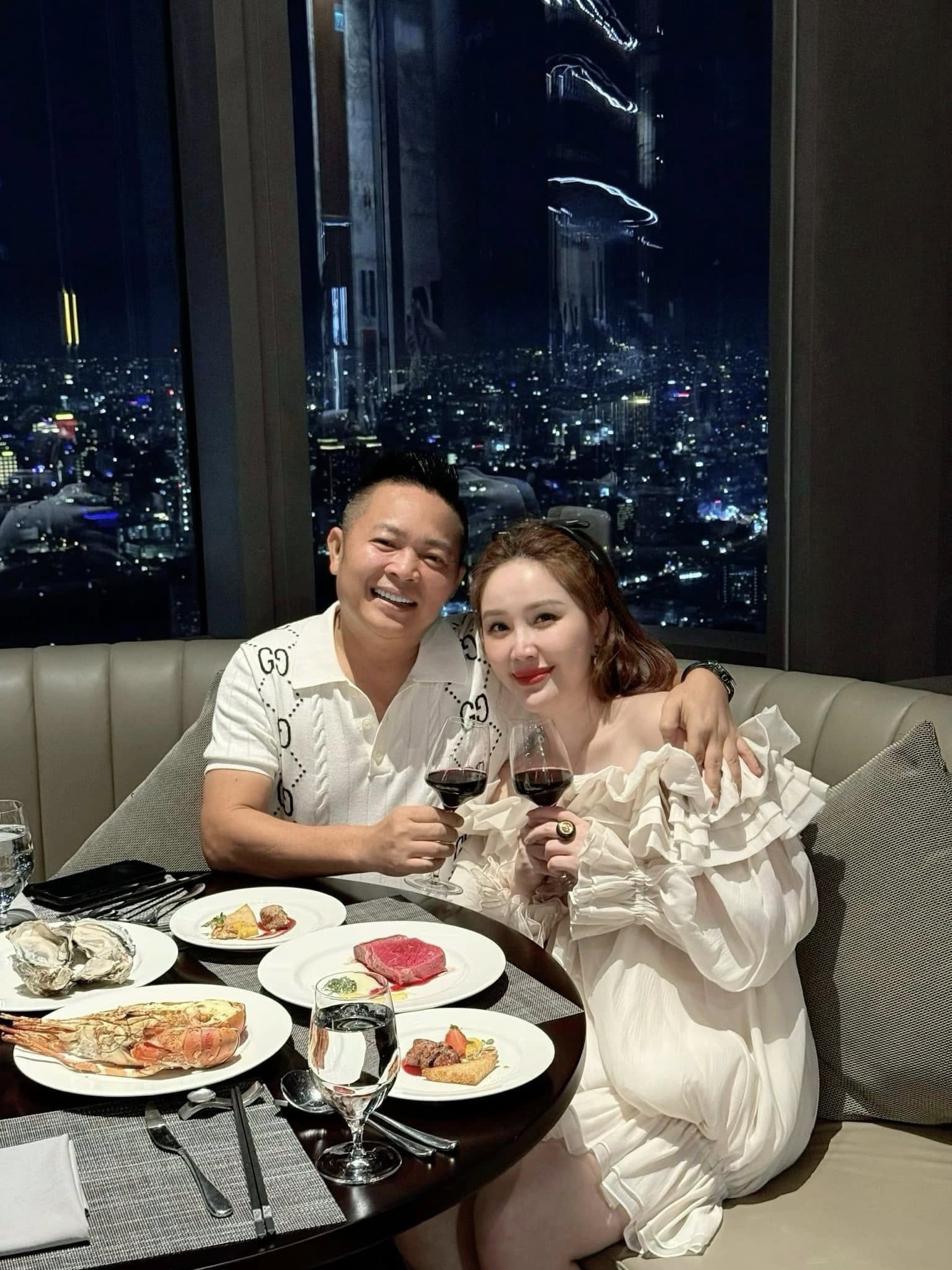 Người đẹp được cầu hôn ở thiên đường biển: Chồng là đại gia siêu giàu, duy nhất 5 sao Việt tham gia đám cưới- Ảnh 7.