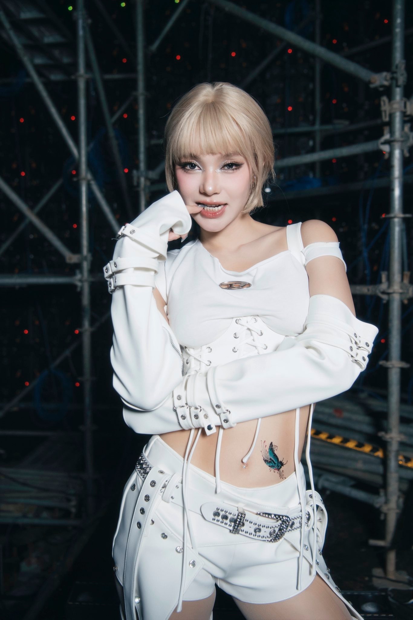 Không còn nhận ra Minh Hằng- Ảnh 2.