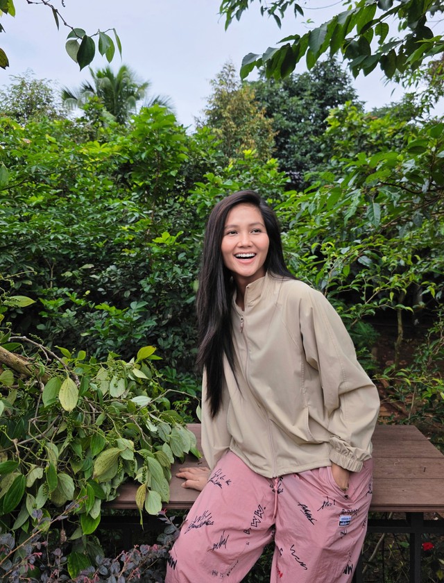 Cái mũi bất thường của H'Hen Niê- Ảnh 2.