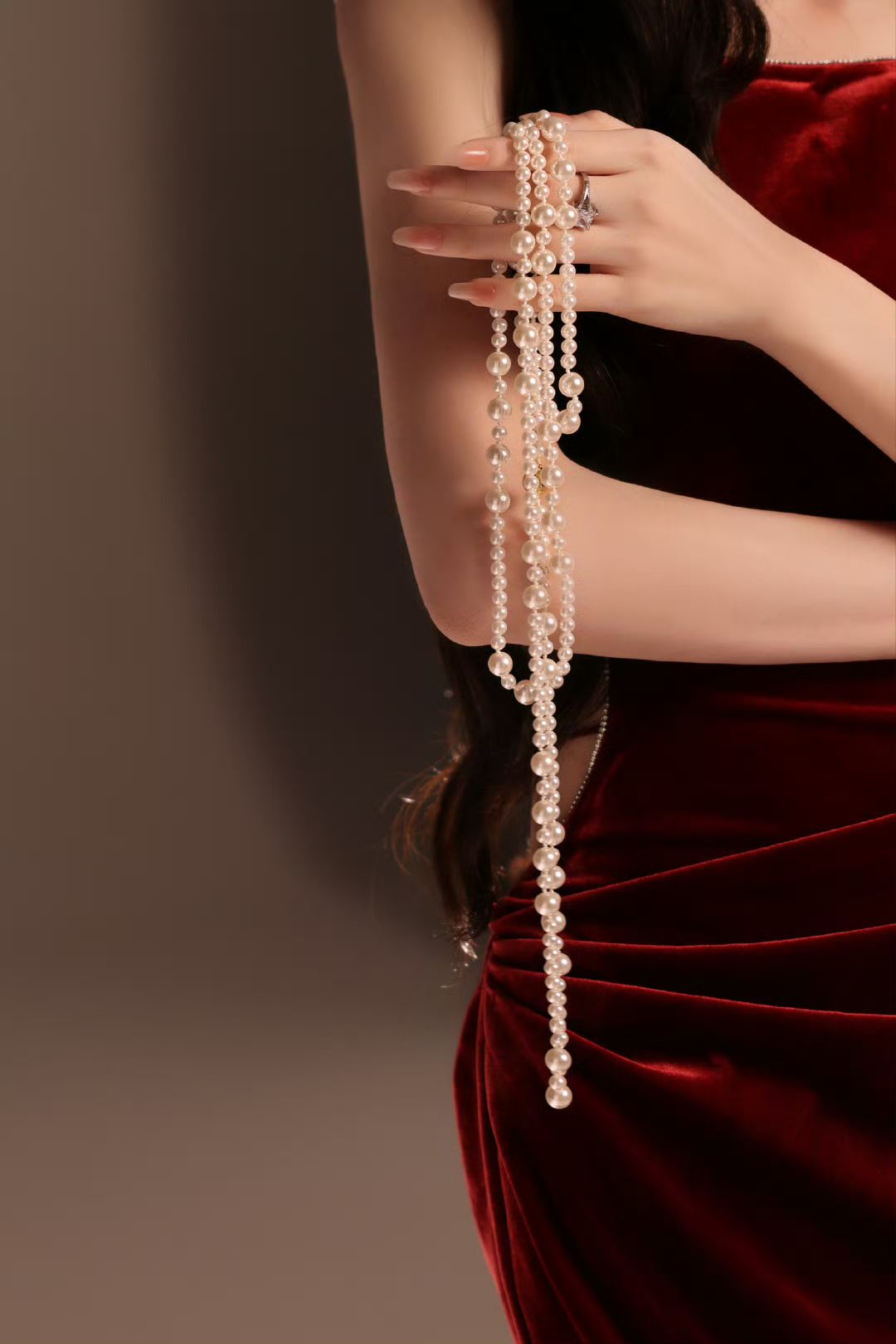 Trung Quốc hiện tại không ai mặc đẹp hơn mỹ nhân này: Đóng 1 phim mà mặc 20 bộ Haute Couture, đeo vòng cổ giá hàng triệu đô- Ảnh 2.