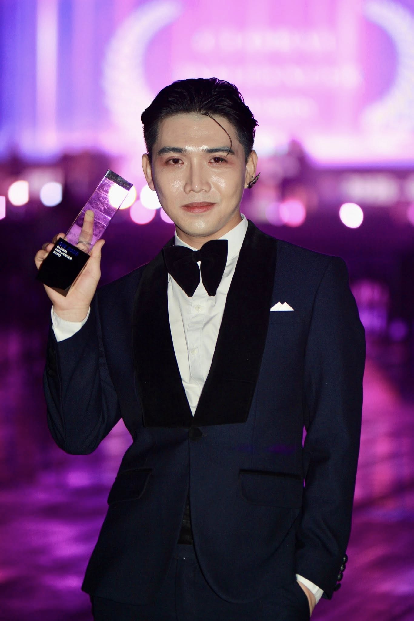 Ra mà xem diễn viên Việt đóng phim cùng Kim Seon Ho, khoe ảnh nét căng với Go Youn Jung mà ghen nổ mắt- Ảnh 14.