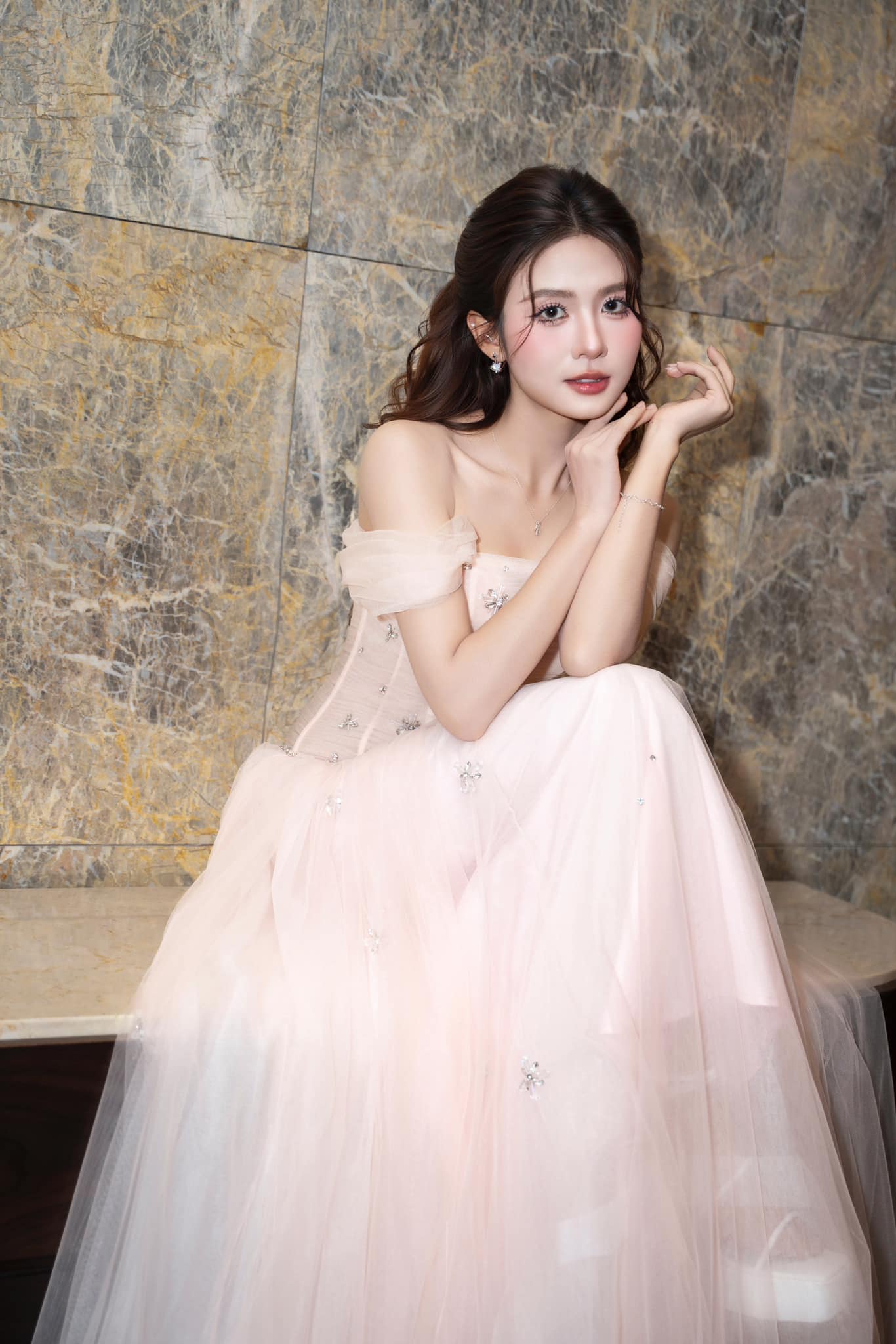 Phía diễn viên Chang Mây