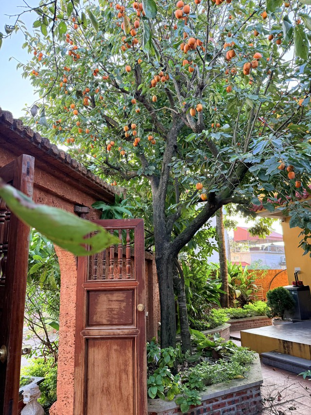 Nhan sắc vợ chân dài sinh 5 con cho nam nghệ sĩ đình đám sở hữu biệt phủ dát vàng ở Hà Nội- Ảnh 12.