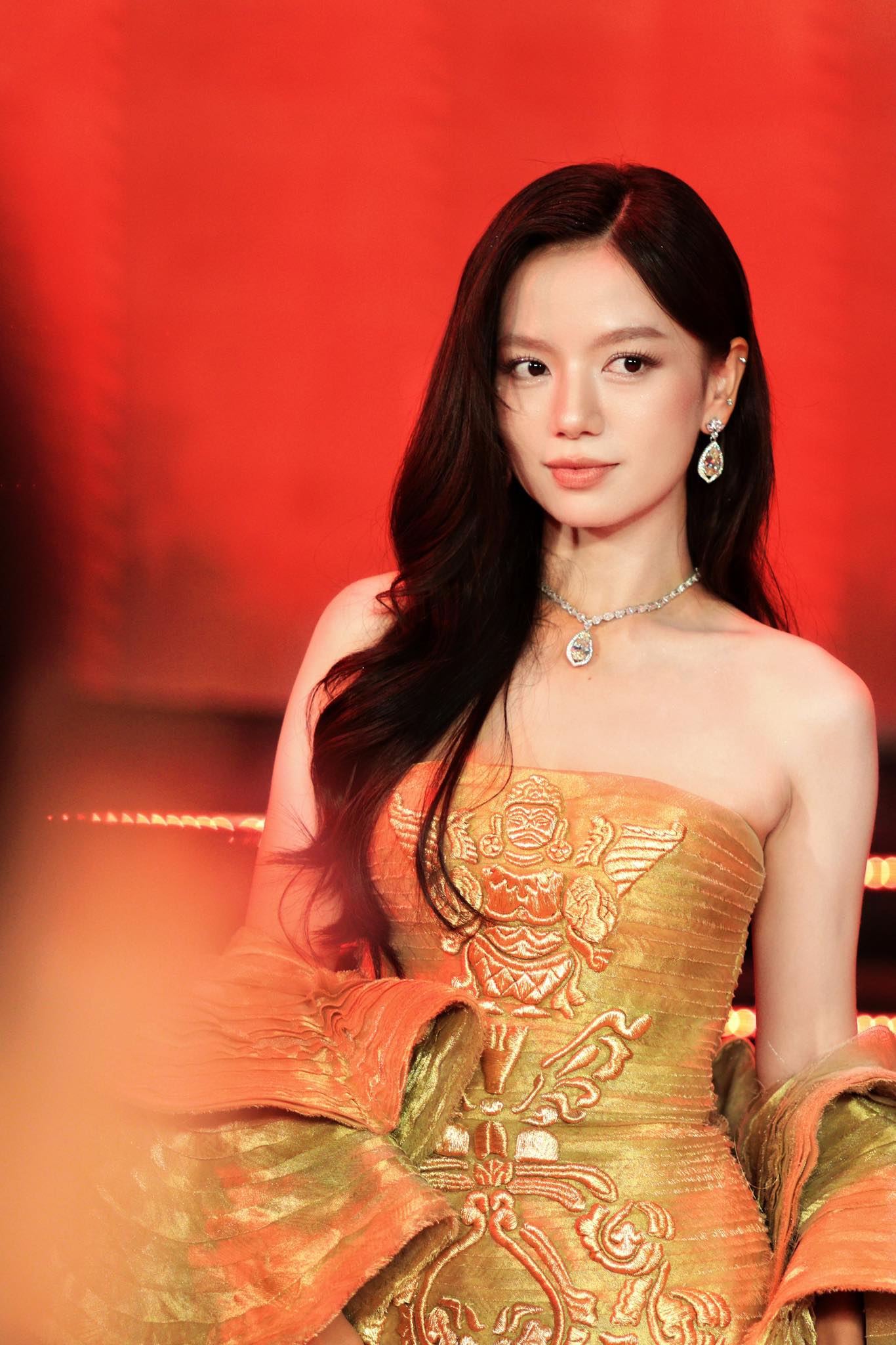 Mỹ nhân Việt đẹp cỡ này mà bị bỏ quên 10 năm trời, cứ xuất hiện là được