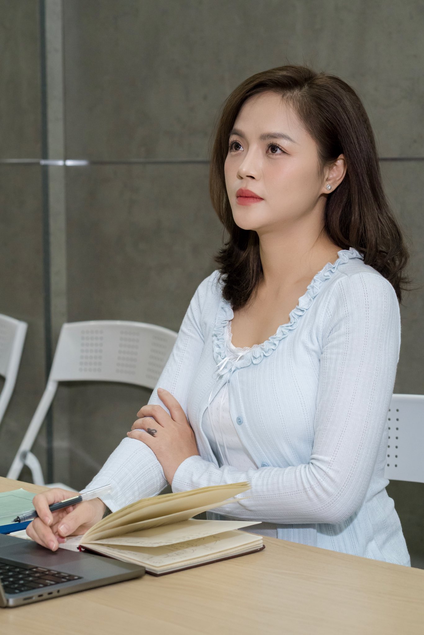 Mỹ nhân Việt được Bộ Quốc Phòng khen thưởng: Đóng tận 5 phim top 1 rating cả nước, nhan sắc thăng hạng dữ dội- Ảnh 7.