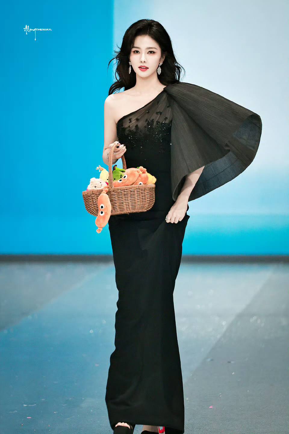 Nhìn mỹ nhân này cúi chào mà ngỡ mộng cảnh ngàn năm: Người đẹp làm gì cũng đẹp, đóng phim nào nghiện nặng phim đó- Ảnh 7.