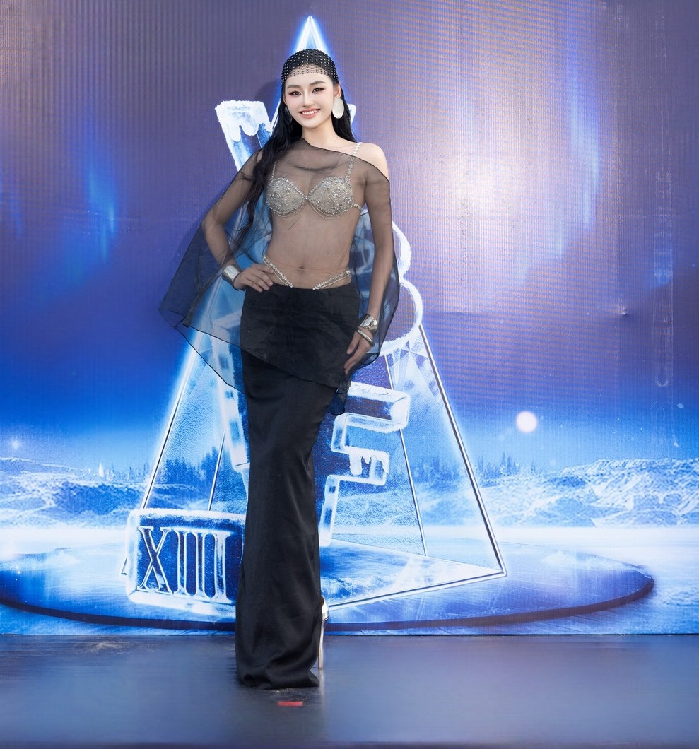 Yến Nhi lên đồ hở bạo, cặp Hoa hậu - diễn viên bị Yến Nhi lên đồ hở bạo, cặp Hoa hậu - diễn viên bị