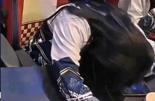 Hình ảnh xấu xí nhất SEA Games 33 của nữ game thủ Thái Lan: Cúi đầu, gằm mặt khi bị phát hiện gian lận- Ảnh 4.