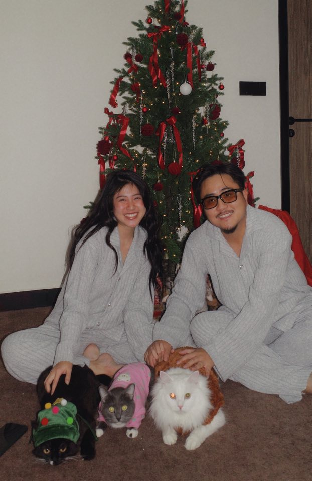 Đạo diễn Vbiz xả kho ảnh bên bạn gái nóng bỏng sau khi