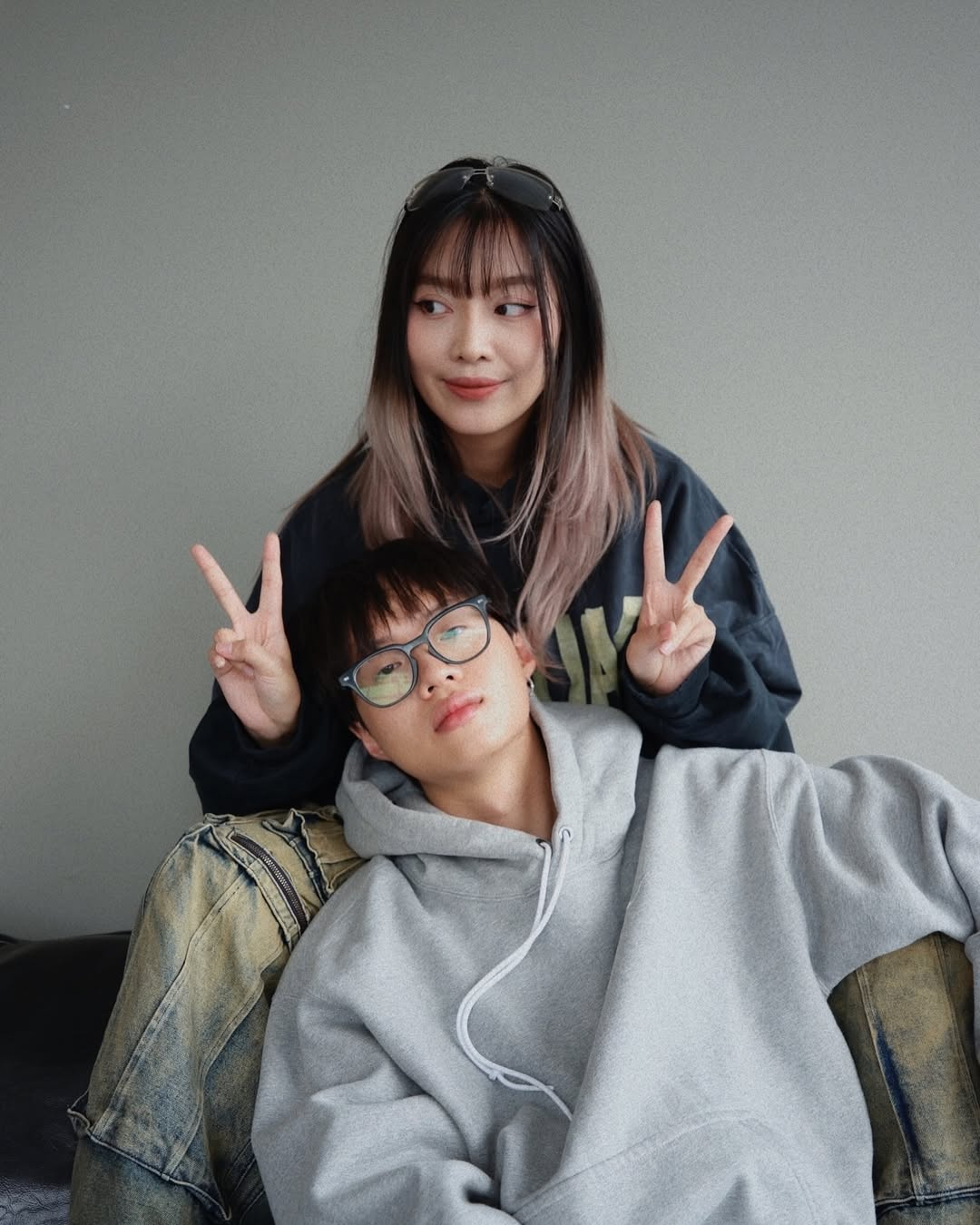 Rapper Vbiz tung trọn bộ ảnh đám hỏi độc lạ bên bạn gái quản lý- Ảnh 14. Rapper Vbiz tung trọn bộ ảnh đám hỏi độc lạ bên bạn gái quản lý- Ảnh 14.