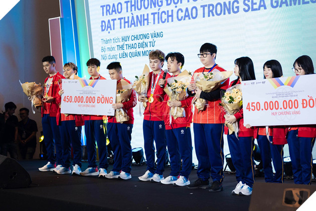 Garena Việt Nam Trao Tặng Hơn 1 Tỷ Đồng Mừng Công Các Đội Tuyển Thể Thao Điện Tử Việt Nam Đoạt Huy Chương Tại SEA Games 33 Nội Dung Liên Quân Mobile Và FC Online 4