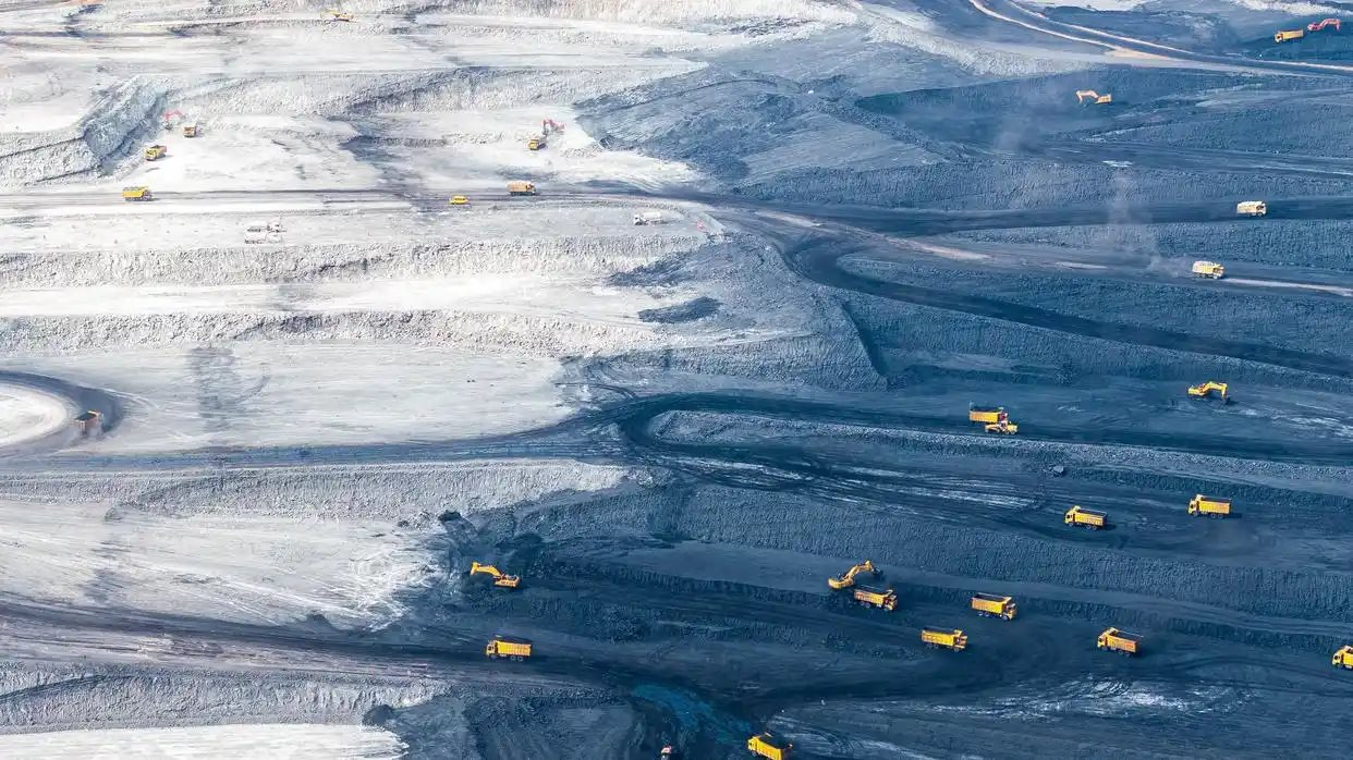 Phát hiện 147 xe tải Trung Quốc không người lái bí mật khai thác kho báu lộ thiên lớn có diện tích 102,75 km2, được đầu tư hơn 712 tỷ đồng- Ảnh 4.