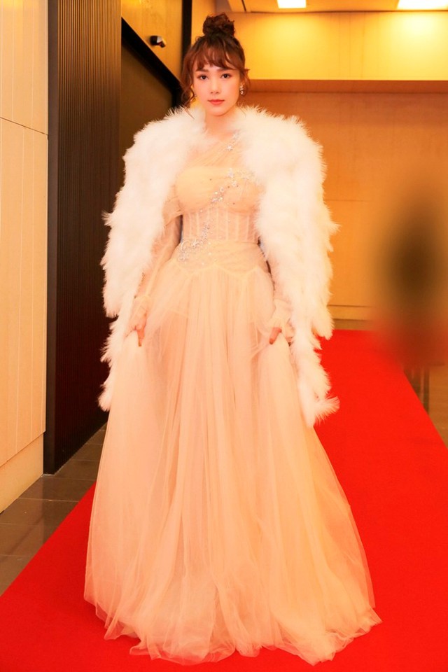 Mỹ nhân Việt đầu tiên được vinh danh nghệ sĩ xuất sắc nhất châu Á, đã đẹp còn sang như dát kim cương lên người- Ảnh 3.