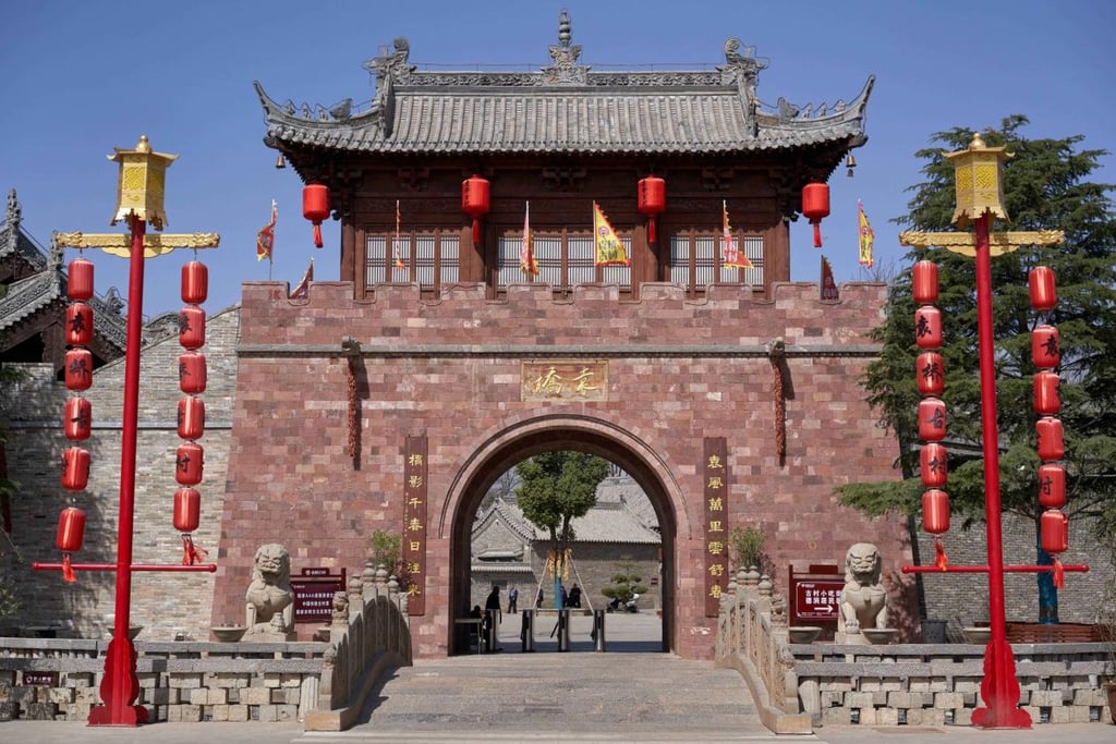 Ngôi làng cổ 600 năm tuổi tại Trung Quốc đổi đời nhờ đóng phim: Cả người và vật nuôi đều thành diễn viên- Ảnh 1.