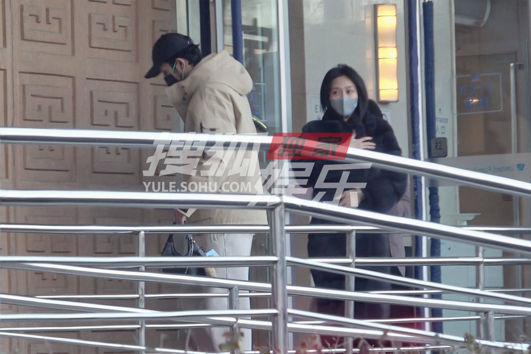 Trai đẹp gen Z đưa nữ đại gia đi khám thai, bảo sao biến mất khỏi showbiz suốt 800 ngày- Ảnh 2.