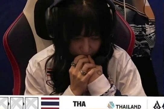 Hình ảnh xấu xí nhất SEA Games 33 của nữ game thủ Thái Lan: Cúi đầu, gằm mặt khi bị phát hiện gian lận- Ảnh 5.