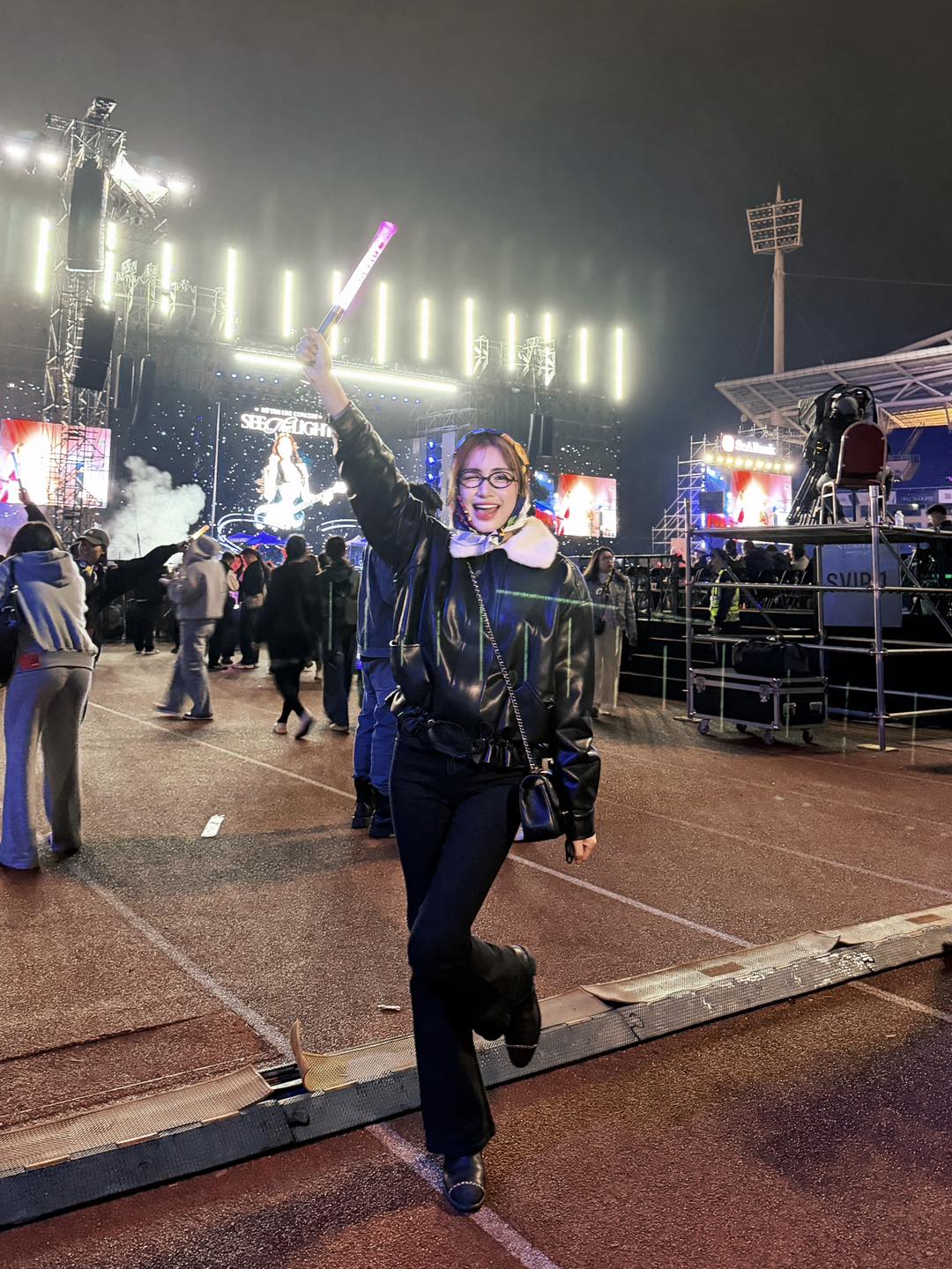 Hoà Minzy nói rõ chuyện đi concert nhưng đòi về đón con lúc 22h30?- Ảnh 1.