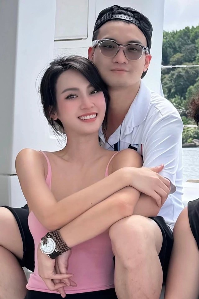 Loạt ảnh thân mật của Á hậu 9x và bạn trai thiếu gia- Ảnh 8.