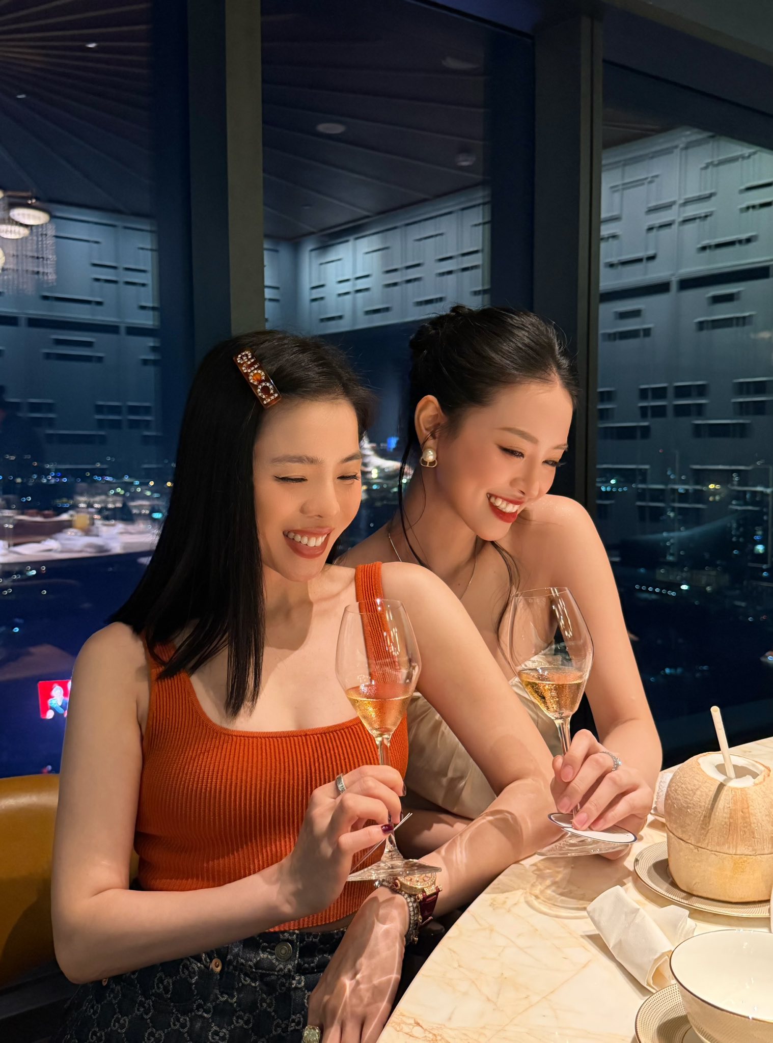 Bùi Khánh Linh công khai sánh đôi cùng bạn trai đại gia?- Ảnh 1. Bùi Khánh Linh công khai sánh đôi cùng bạn trai đại gia?- Ảnh 1.