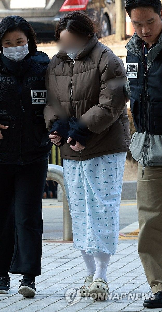Vụ bé sơ sinh bị bỏ trong túi giấy tử vong ở Hàn Quốc: Nữ du học sinh người Việt xuất hiện tại tòa án, đối mặt nguy cơ bị bắt giam- Ảnh 1.