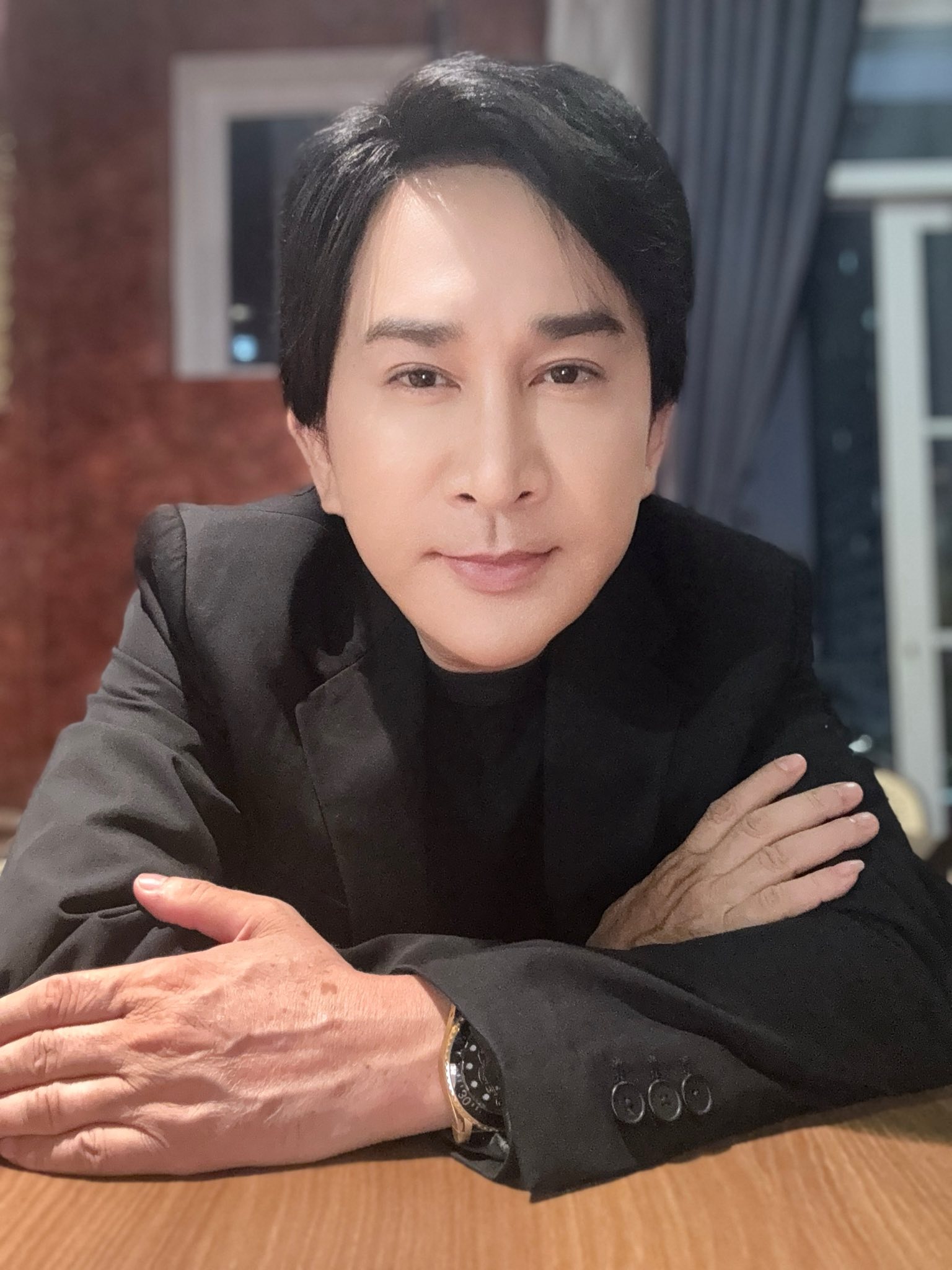 “Ông hoàng cải lương” tuổi ngựa từng có 1000 cây vàng, tuổi 60 sống bên vợ 3 trong biệt thự ở TP.HCM- Ảnh 1.