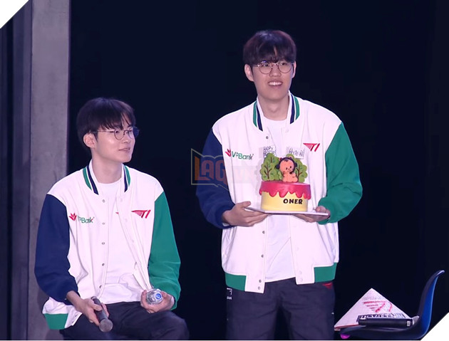 LMHT: Hậu Fan Meeting T1, Oner Đánh Úp Người Hâm Mộ Bằng Việc Gia Hạn Hợp Đồng