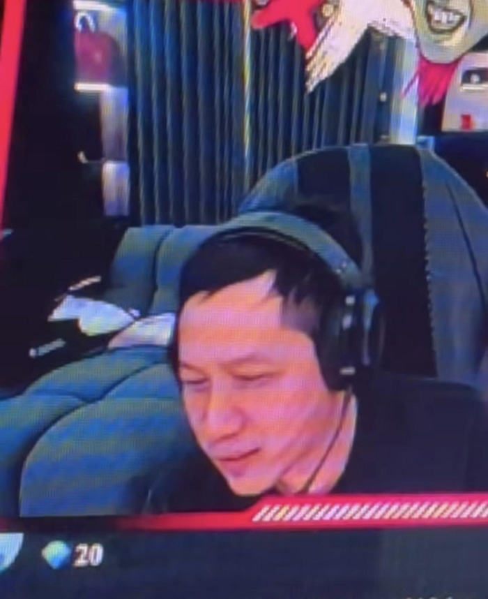 LMHT: Thầy Giáo Ba nghẹn ngào trên stream khi phát hiện bị “ăn cú lừa” áo đấu 602354976 1178757671116184 5647805265257733955 n