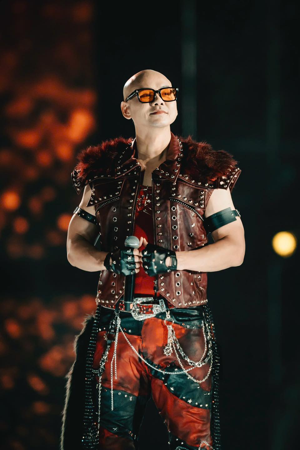 Nam ca sĩ Việt nhập viện vì kiệt sức, ngày chỉ ngủ 3 tiếng- Ảnh 3.