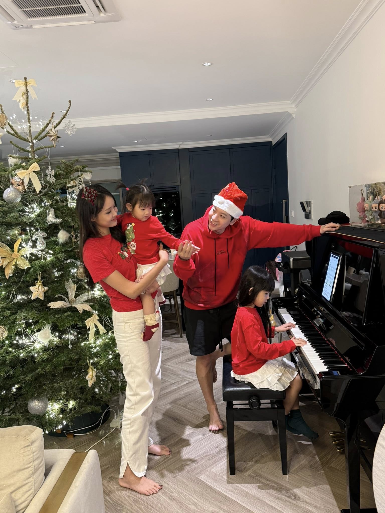 Noel này showbiz tưng bừng: 1 đôi khoe con gái, hội bạn 5 cặp vợ chồng Vbiz ăn tiệc trong biệt thự sang chảnh- Ảnh 4.