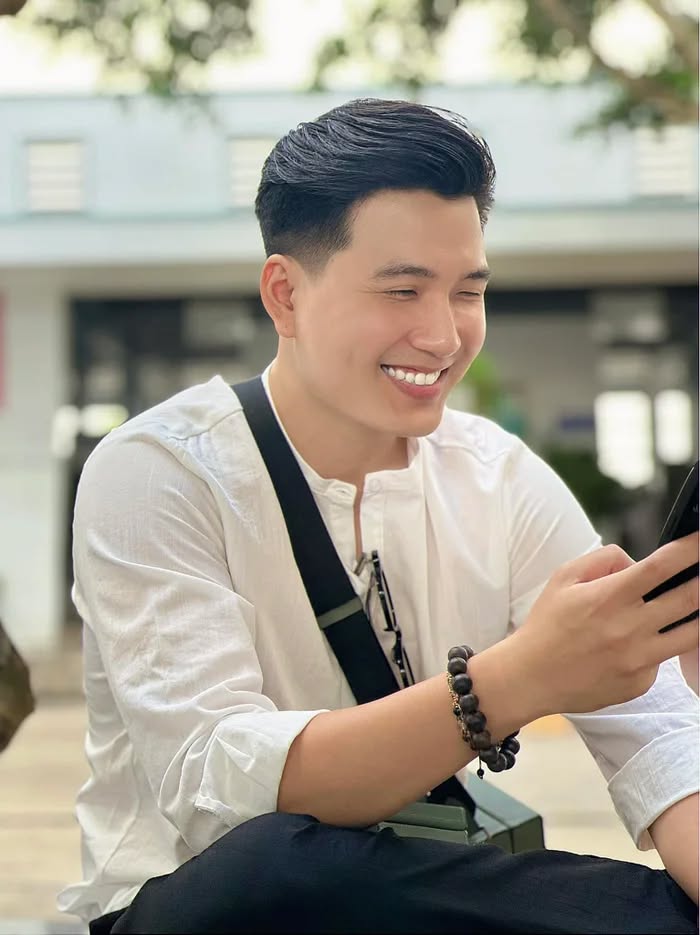 Không thể chê nổi mỹ nam Việt mặt búng ra trap boy: Ai đời đẹp quá thể đáng, cười một cái tim hẫng một nhịp- Ảnh 6.