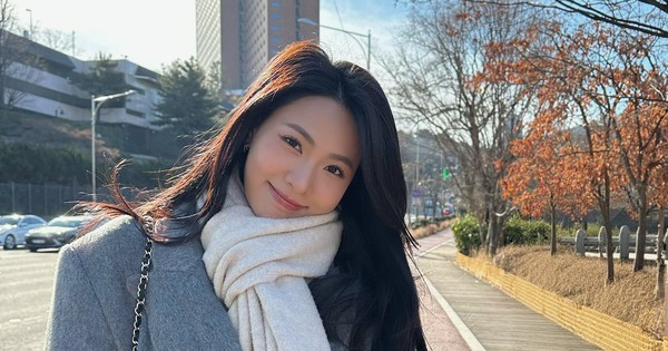 Việt Nam có 1 mỹ nhân đúng chuẩn “sách giáo khoa visual” nhưng cứ cất giọng là nhan sắc giảm hẳn một nửa 60394123414267208323507494607316596454309624n 010655 1768415795830 1768415796015126886809 512 0 1189 1293 crop 17684158540141804522810jpg