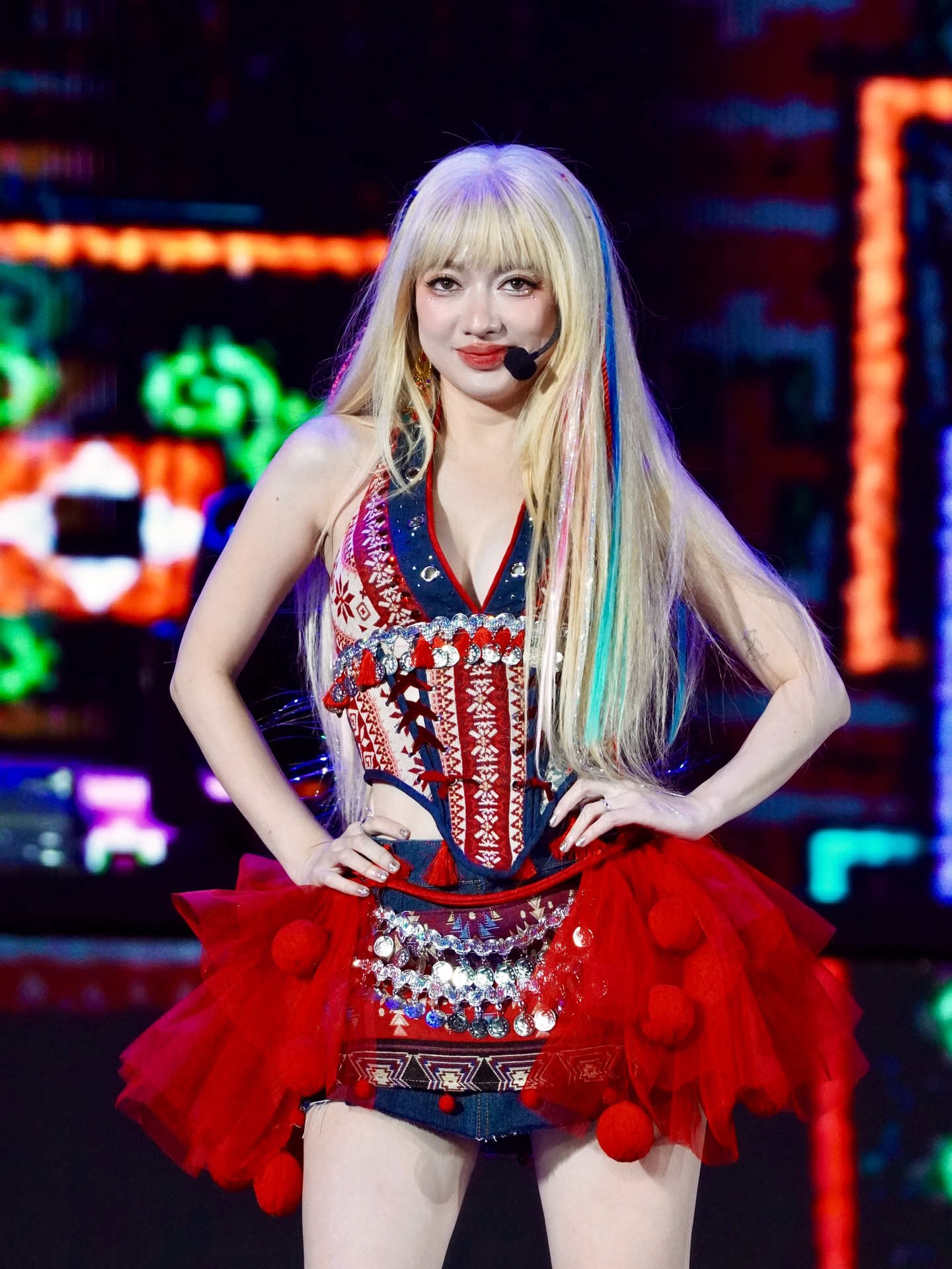 Lộ clip nữ ca sĩ Việt thử váy cưới, chuẩn bị kết hôn với chồng Việt kiều- Ảnh 4.