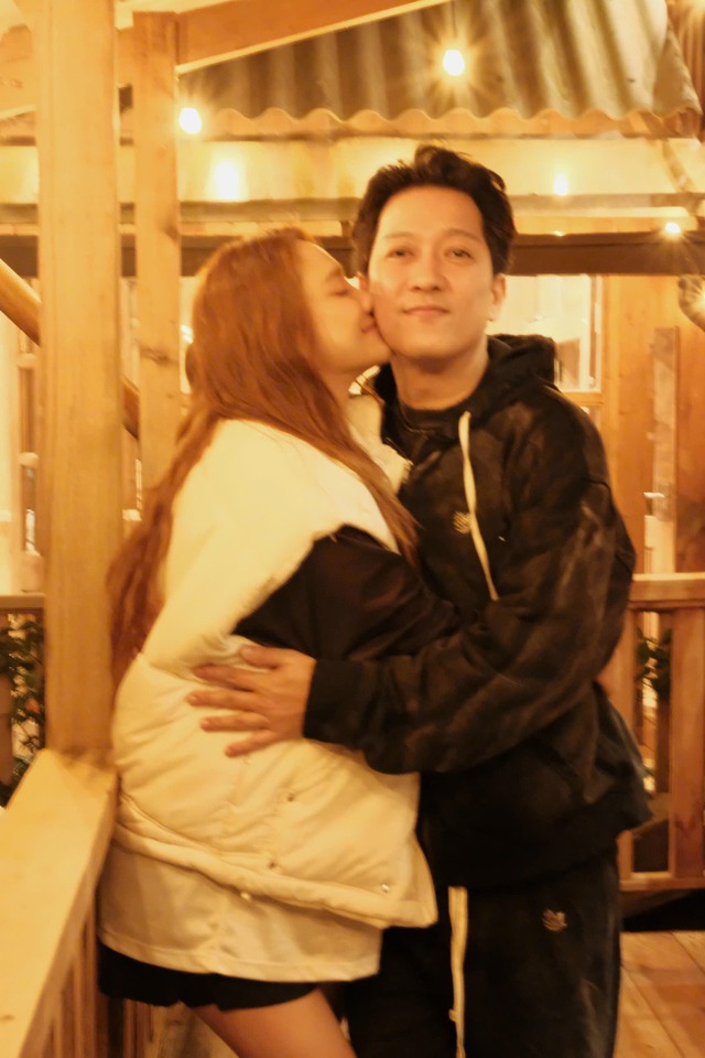 Touliver đón Tóc Tiên tận nơi, dàn sao Vbiz lần đầu công khai loạt tin vui khép lại 2025!- Ảnh 3.