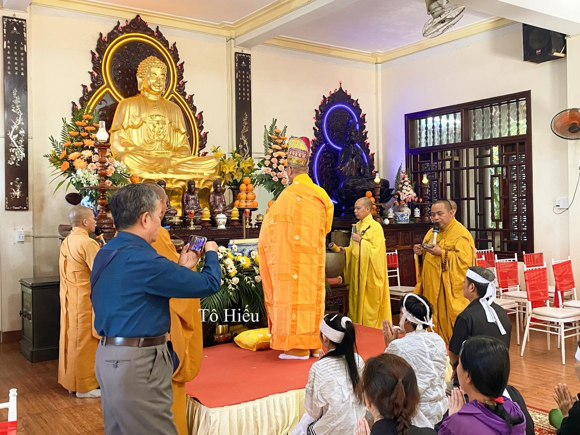 Con trai nghẹn ngào tại lễ kỳ siêu NS Thương Tín: