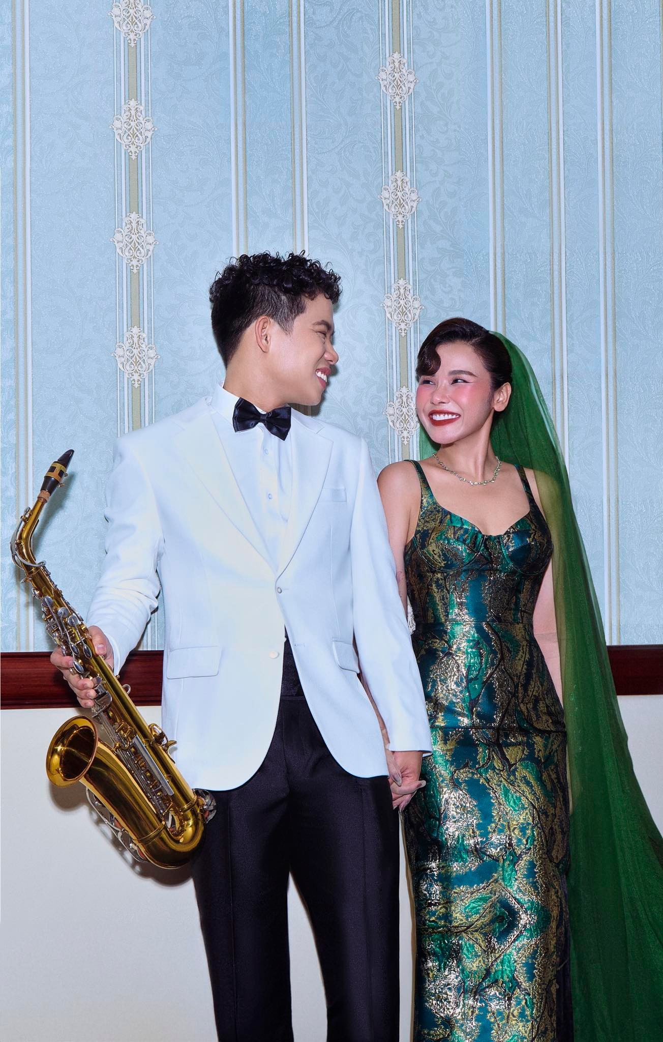 Mỹ nhân Việt vừa bí mật lên xe hoa tung luôn ảnh cưới, danh tính chú rể được hé lộ- Ảnh 4.