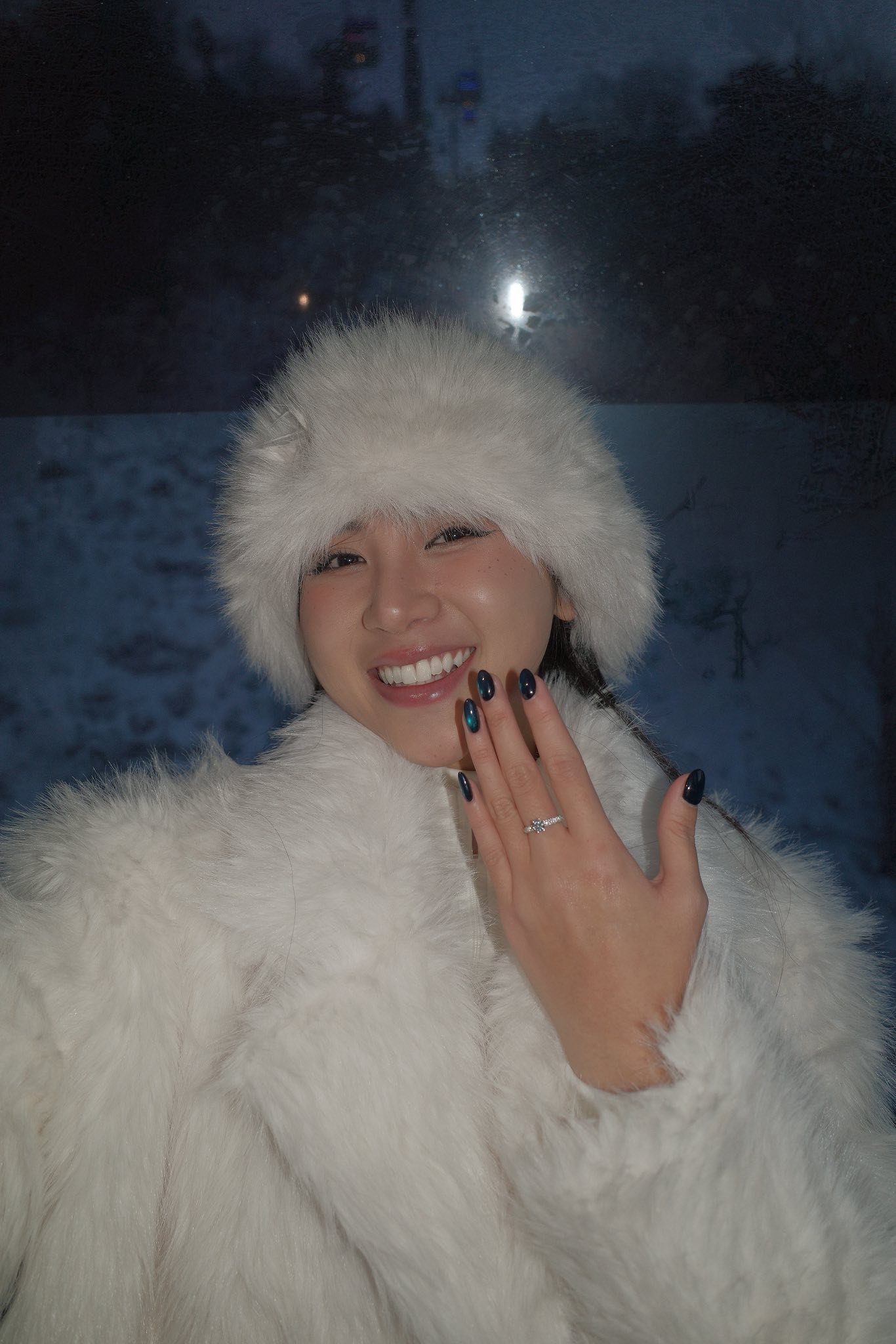 Đạo diễn Vbiz xả kho ảnh bên bạn gái nóng bỏng sau khi