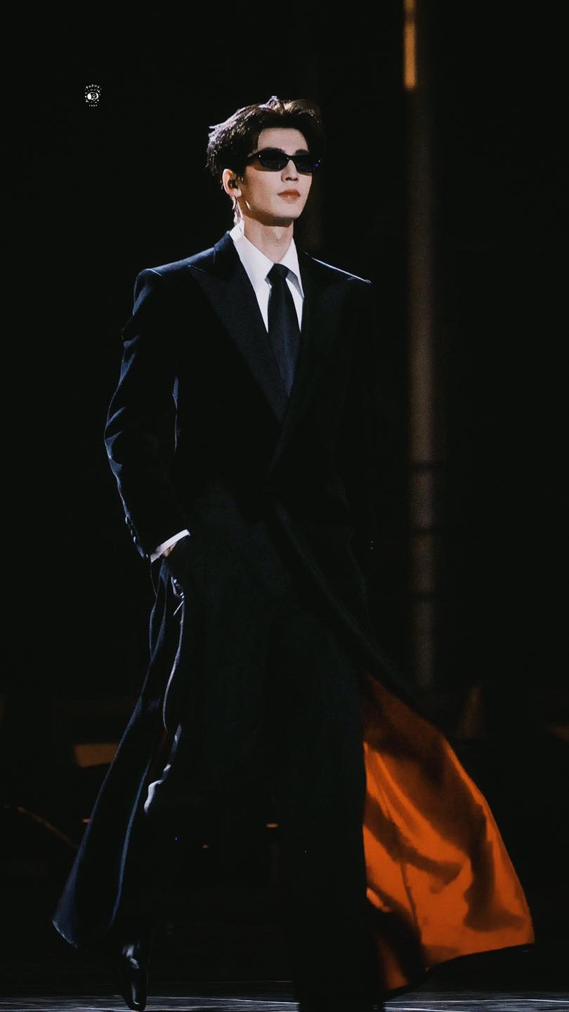 Gọi mỹ nam này là Maybach vì anh vừa sang vừa oách, đẹp đến độ đàn chị ngắm mà há hốc mồm- Ảnh 1.