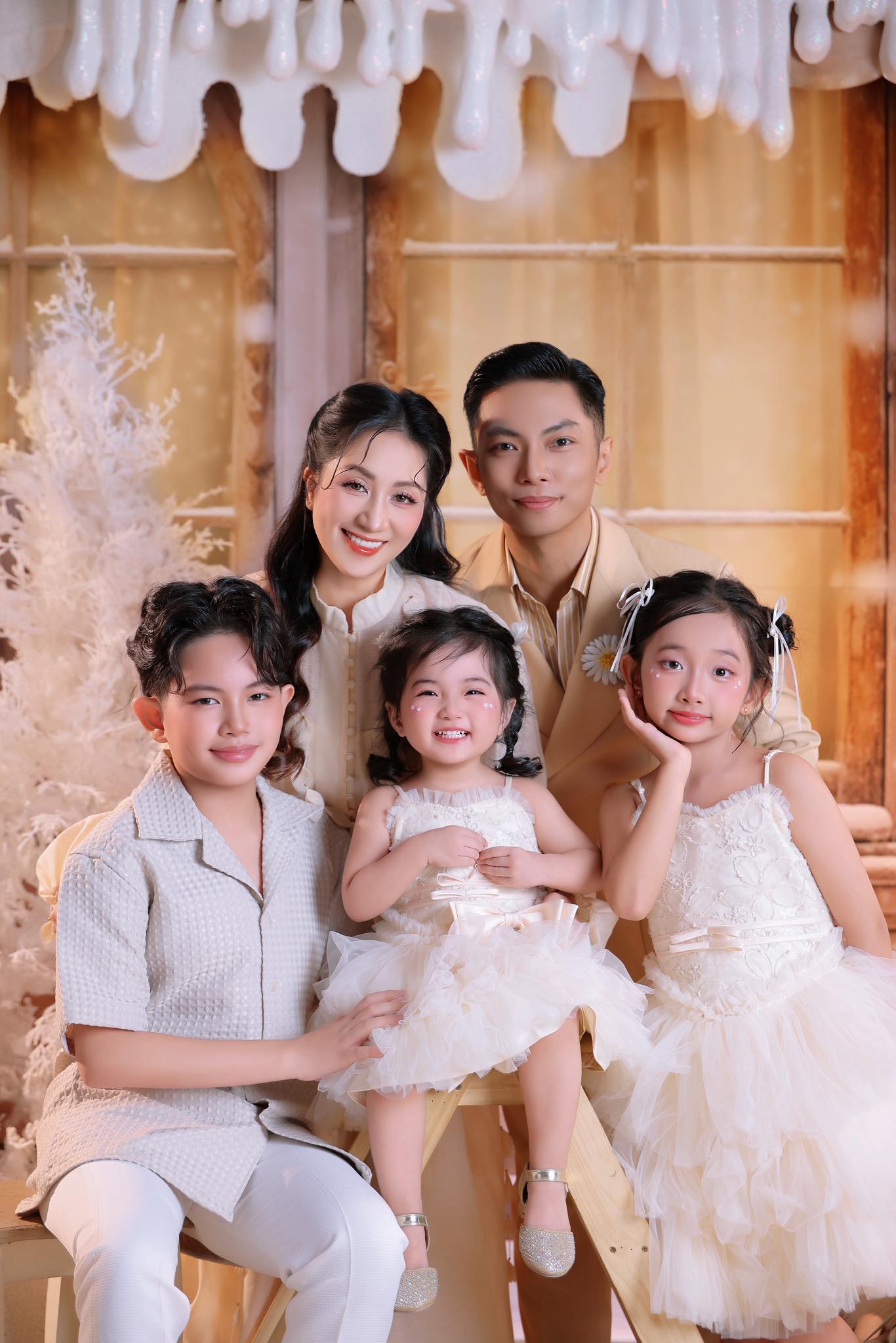 Hôn nhân của cặp cô trò nghệ sĩ: Vợ là viện trưởng hơn chồng 11 tuổi, chia tay nhiều lần vẫn quay lại- Ảnh 2.