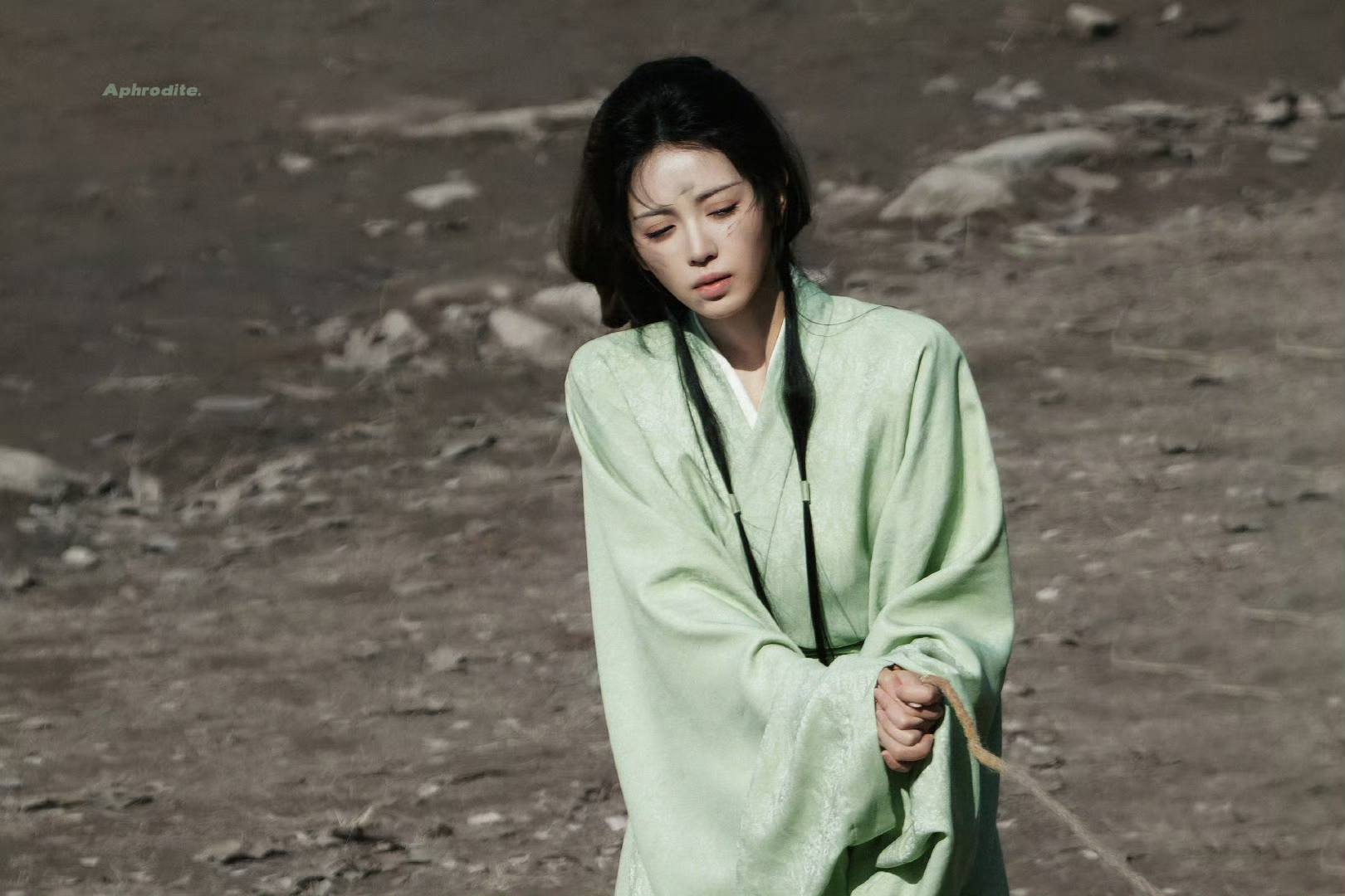 Chưa thấy ai bị đánh bầm dập lại đẹp gấp 100 lần như mỹ nhân này: Visual sang xịn mịn, càng thảm càng phong thần- Ảnh 2.