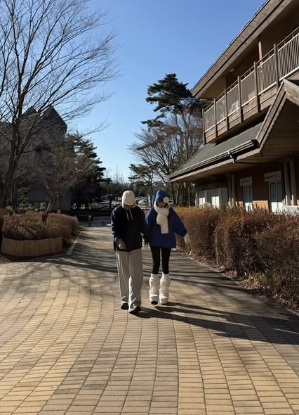 Đạo diễn Vbiz xả kho ảnh bên bạn gái nóng bỏng sau khi