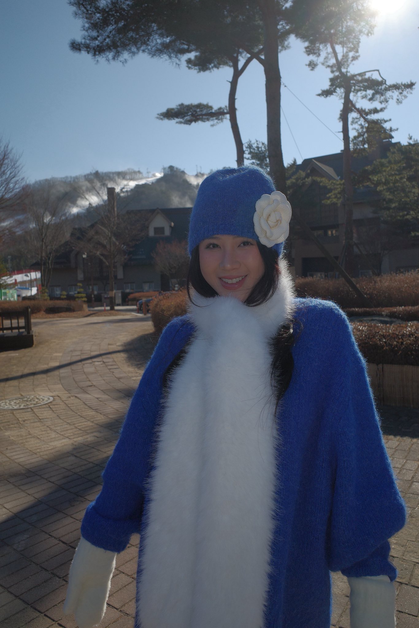 Đạo diễn Vbiz xả kho ảnh bên bạn gái nóng bỏng sau khi