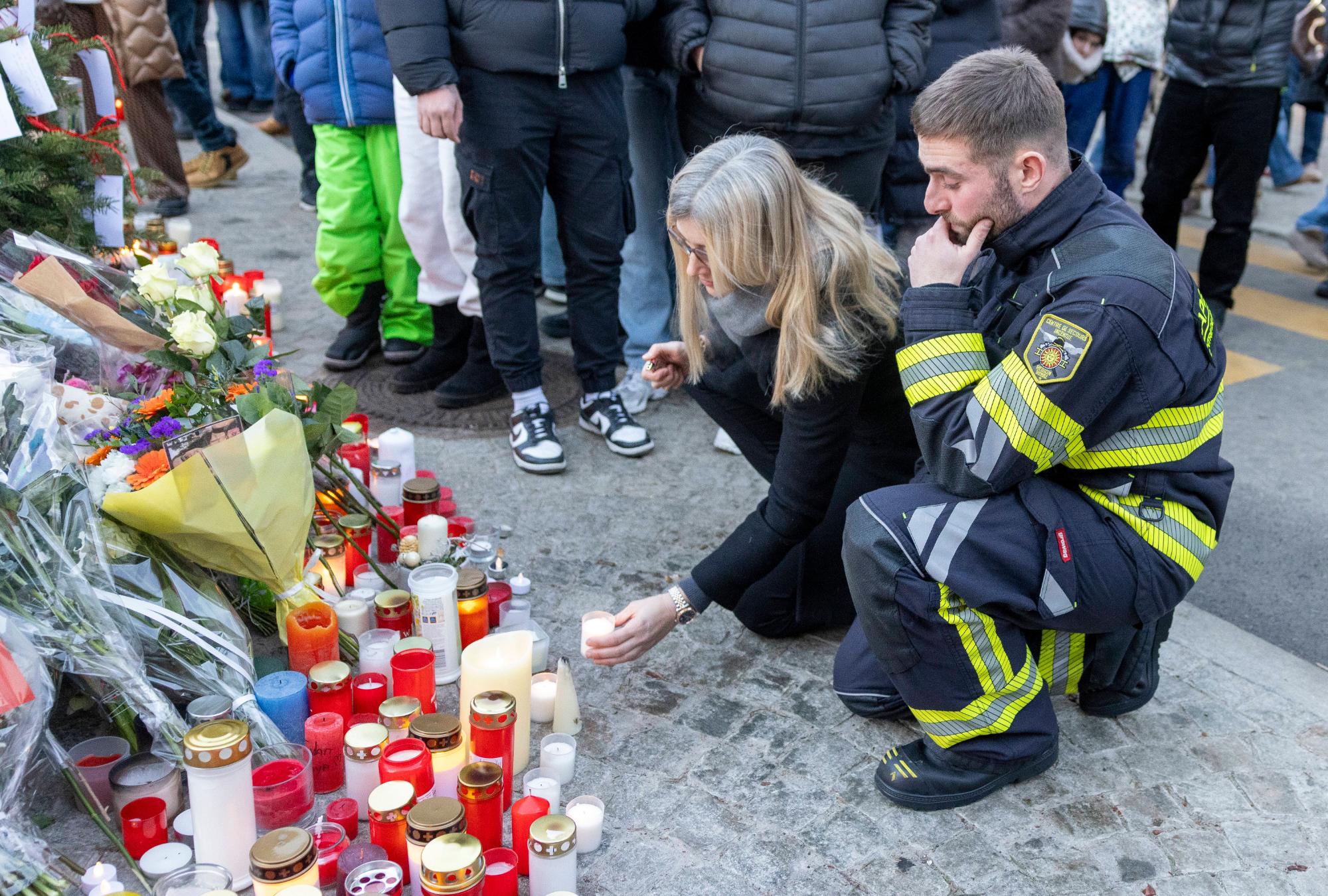 Thuỵ Sĩ bao trùm trong tang thương: Đội cứu hỏa cùng bật khóc khi tưởng niệm các nạn nhân mình không thể cứu sống- Ảnh 5.