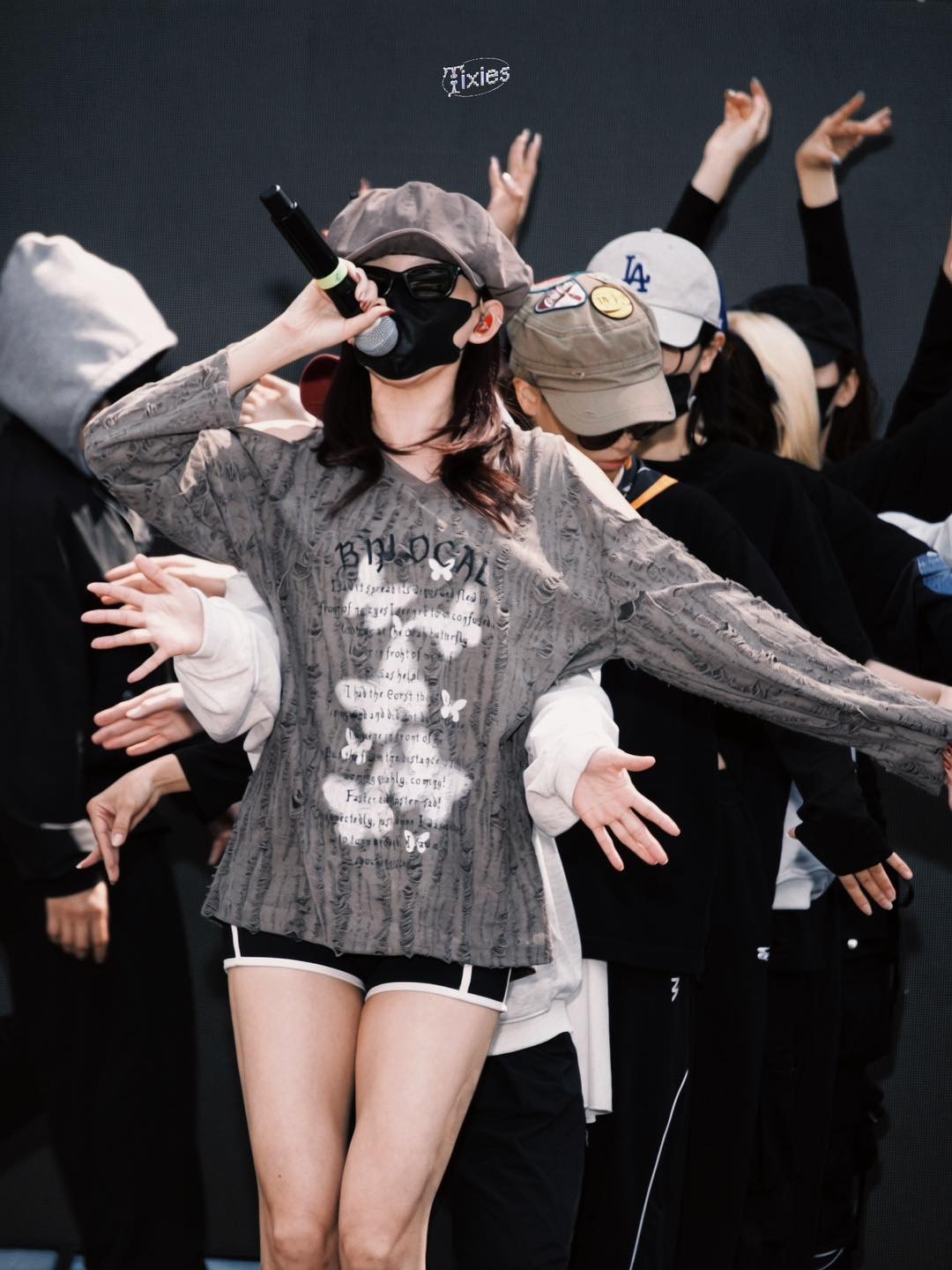 Team qua đường tóm dính Touliver đến xem Tóc Tiên tổng duyệt, chính thức